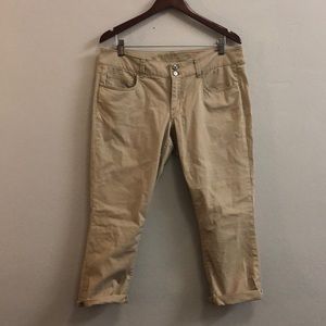 NWOT American Eagle Khaki crop pants